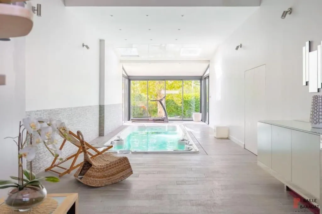 Love Room Avec Jacuzzi By Villa Queen Marseille